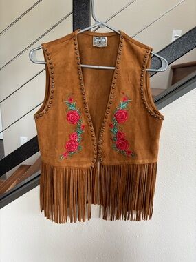 Festival ready  Western Fringe Vest – Embroidered Roses – Boho Style – petite Sm